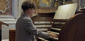 Niezwykła podróż 18-letniego organisty