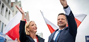 W sondażach minimalnie wygrywa Trzaskowski
