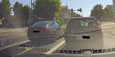Zielone? To jadę jak chcę! BMW pokazuje klasę... inaczej [WIDEO]-37503