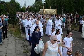 Nie wszyscy o tym wiedzą. Czy udział w procesji Bożego Ciała to obowiązek?-37553