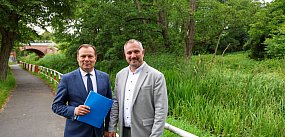 Pnącza, ogród deszczowy i świetlne girlandy