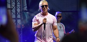 Przerwany koncert, przeprosiny i służby w akcji