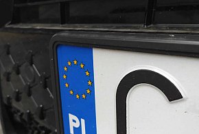 Rejestracja auta przez internet i koniec z przynoszeniem tablic. Rząd przyjął...-37818