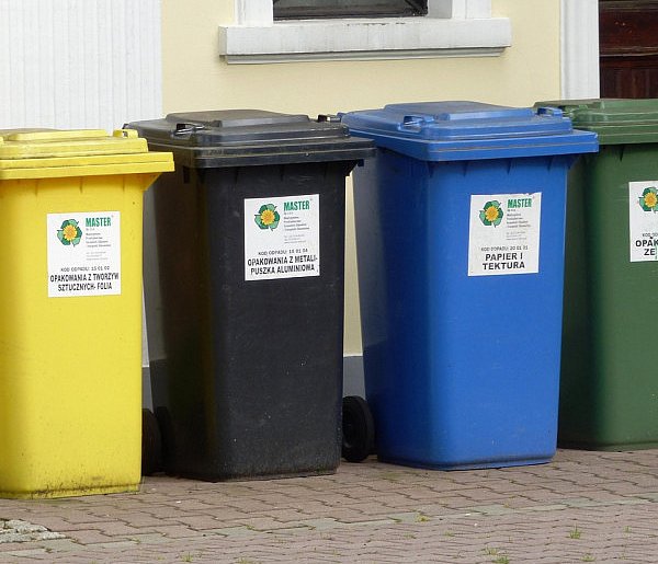 Koniec z darmowymi workami na śmieci. Tak zmieniają się zasady w gminach-37970
