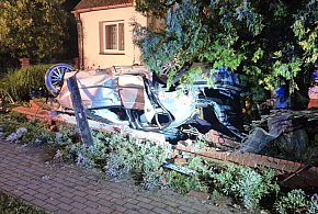 BMW dachowało na posesji. Musiał lądować śmigłowiec-38230