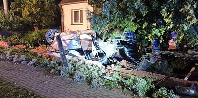 BMW dachowało na posesji. Musiał lądować śmigłowiec-38230