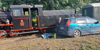 Zderzenie kolejki wąskotorowej z samochodem-38502