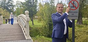 Zakaz jazdy na hulajnogach w parku Piłsudskiego