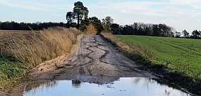 Droga powiatowa jak poligon. Opozycja interweniuje