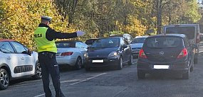 Samochodem pod sam grób. Drogowa paranoja już trwa