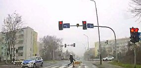 Fejkowy radiowóz na ulicach Wrześni [WIDEO]