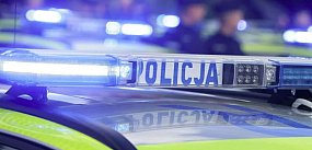 Auto roztrzaskane na drzewie. Nie żyje 21-latek