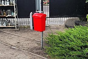 Widzisz taki pojemnik na cmentarzu. Oto, do czego służy-39717