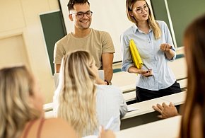 Bezpieczeństwo czy podróże? Dwa kierunki rozwoju – który wybierzesz?-39947