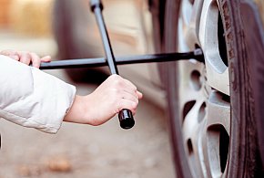 Z pozoru drobiazg, a może skończyć się tragedią. Urząd ostrzega kierowców-40149