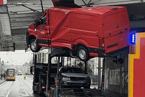 Nowy Crafter z Wrześni utknął pod wiaduktem w Dreźnie-40653