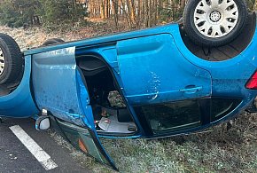 Kobieta w ciąży dachowała w Czeszewie [FOTO]-41115