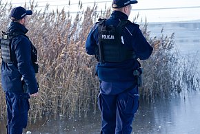 Zamarznięte akweny to nie lodowiska. Nie ryzykuj!-41389