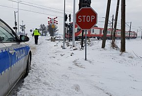Samochód wjechał pod pociąg na niestrzeżonym przejeździe-41470