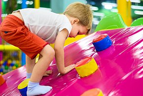 Zostawiasz dziecko w sali zabaw? Urząd wykrył poważne uchybienia-41590