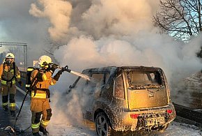 Pożar samochodu na drodze krajowej w Nekli