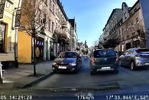 Niebezpieczna jazda pod prąd na ul. Jana Pawła II