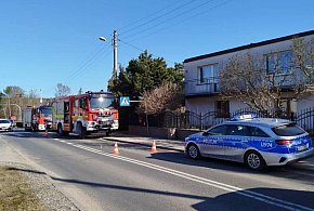 Interwencja służb w Nekli. Strażacy weszli siłowo do mieszkania