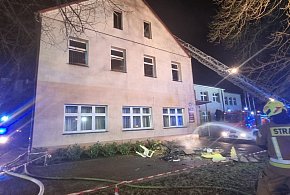 Pożar magistratu w Witkowie. W akcji 20 zastępów straż [FOTO]
