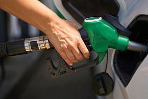 Rząd zamraża ceny paliw. Ulga tylko na papierze