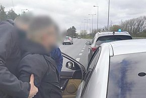 Działali jak w filmie, wpadli w ręce mundurowych. Milion złotych wyparował!