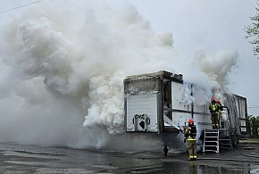 REGION: Pożar magazynu energii. Trudna akcja trwa od rana (FOTO)