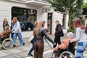 Razem na spacer. Wolontariusze wsparli mieszkańców DPS