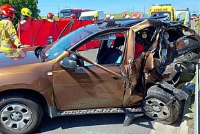 REGION: Śmierć na drodze. Bus uderzył w stojącą osobówkę
