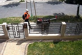 Mieszkaniec ostrzega: Złodziej udaje pracownika komunalnego! (WIDEO)