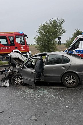 Zderzenie osobówki z pojazdem ciężarowym-5893