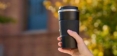 Kubki termiczne z nadrukiem, a widoczność logo