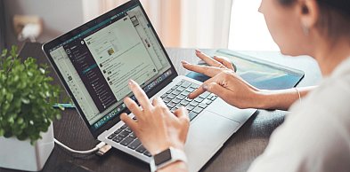 Cyfrowy asystent kadrowej: Jak zyskać więcej czasu dzięki automatyzacji HR?