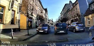 Niebezpieczna jazda pod prąd na ul. Jana Pawła II