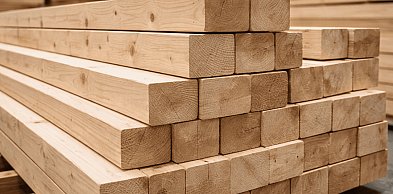 Drewno konstrukcyjne w budownictwie – właściwości, klasy i zastosowania