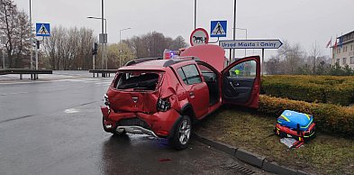 Zderzenie na skrzyżowaniu. Jedna osoba ranna