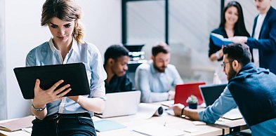 Jak wybrać najlepszy faktoring dla firmy – kompleksowy przewodnik