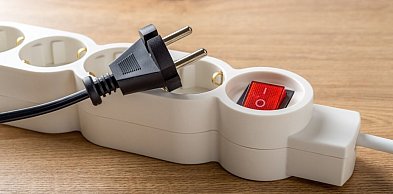 Kościół, stacja paliw i mnóstwo domów bez prądu