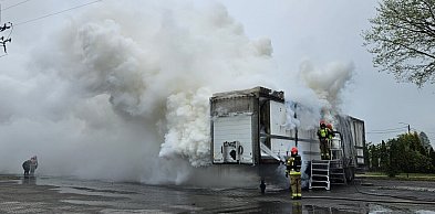 REGION: Pożar magazynu energii. Trudna akcja trwa od rana (FOTO)