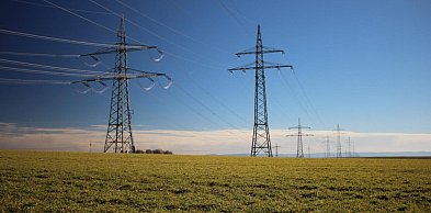 Linia energetyczna przez działkę — jak to wpływa na wartość nieruchomości?