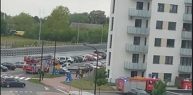 Nieprzytomny mężczyzna na balkonie. Wezwano pomoc