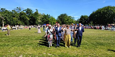 Polonez połączył pokolenia. Kolorowo i tanecznie przy Wrzosowej