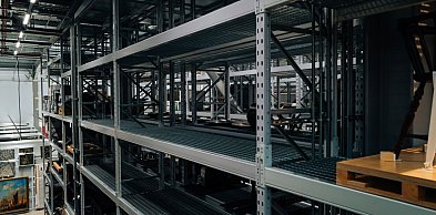 Bezpieczne i uporządkowane zaplecze firmy – na co zwrócić uwagę przy wyborze wypos