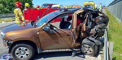 REGION: Śmierć na drodze. Bus uderzył w stojącą osobówkę