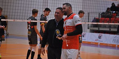 Krishome powoli podnosi się w tabeli-40638