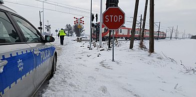 Samochód wjechał pod pociąg na niestrzeżonym przejeździe-41470